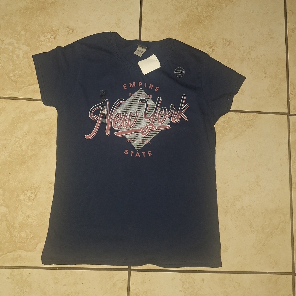 Gildan  WOMANS  Navy New York T-Shirt Size M